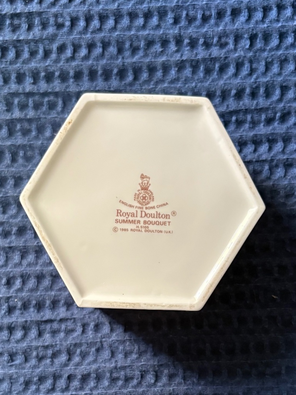 Vintage Collectible 1985 Royal Doulton Summer Bouquet Hexagonal Box and Lid - Picture 5 of 5